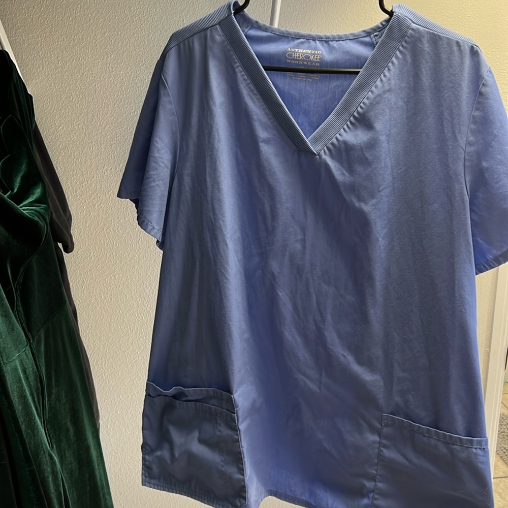 Authentic Cherokee workwear scrub top!